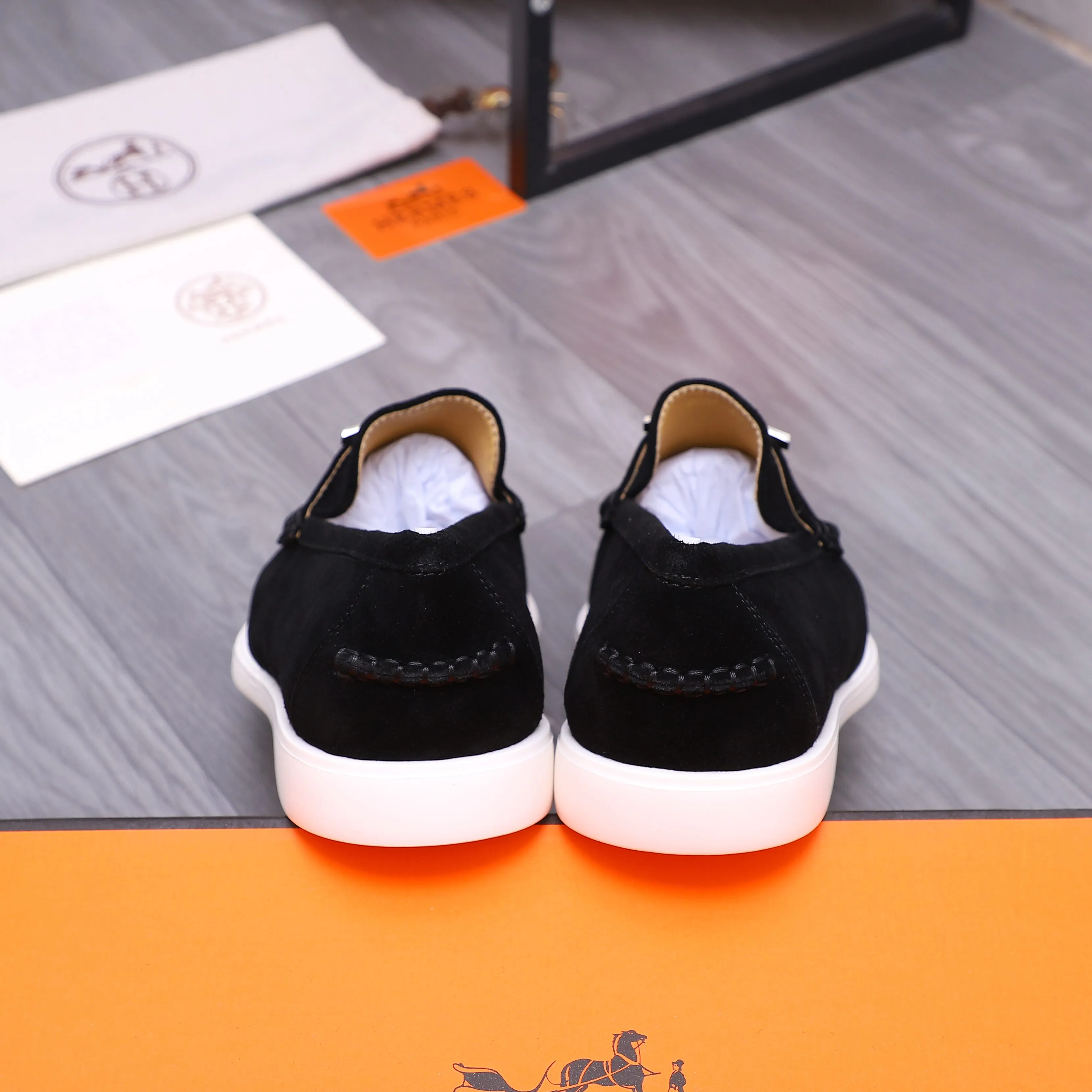 Men's shoes 💰p560 Product trademark: HERMES "Hermès" casual slip-on men's shoes. Regular size: 38-46 (45.46 is custom-made and non-refundable) Product materials: Selected frosted cowhide upper, cowhide lining, original foam rubber ultra-light sole